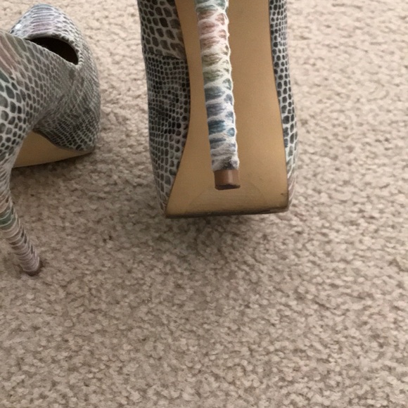 Shoes - Picture 4 of 4